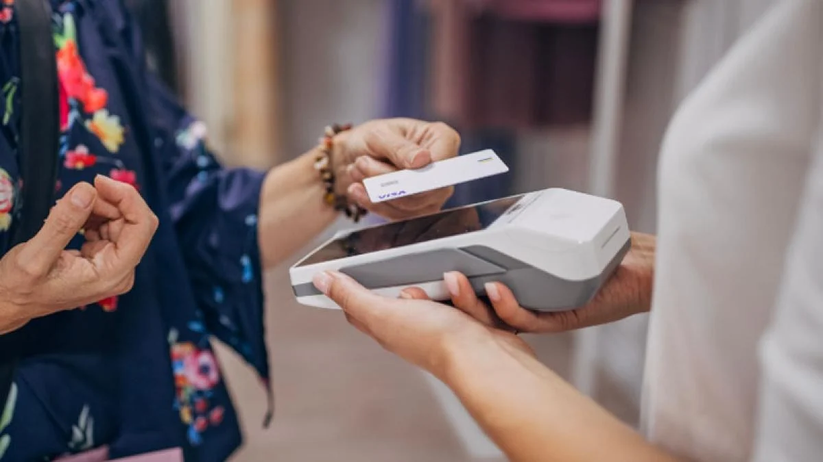 Ecuador supera el 90% en pagos sin contacto y Visa alista cobro por celular