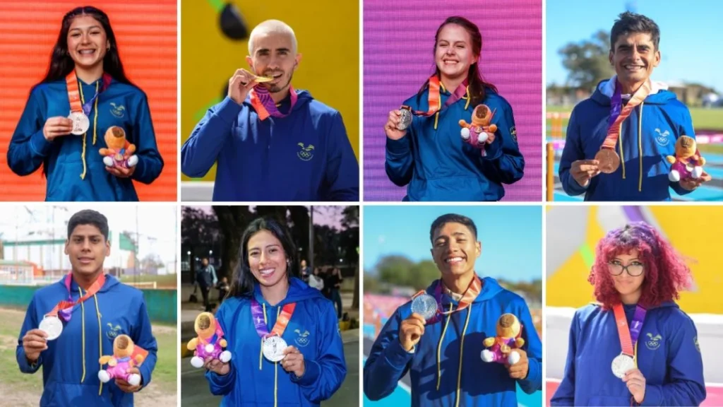 Atleta ecuatoriana celebrando medalla en el podio de los Juegos Suramericanos