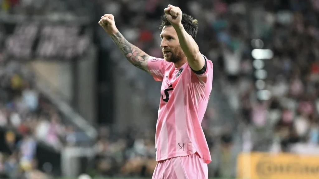 Lionel Messi celebra un gol con el Inter Miami; la expresidenta del Eldense confirmó su llegada como accionista mayoritario