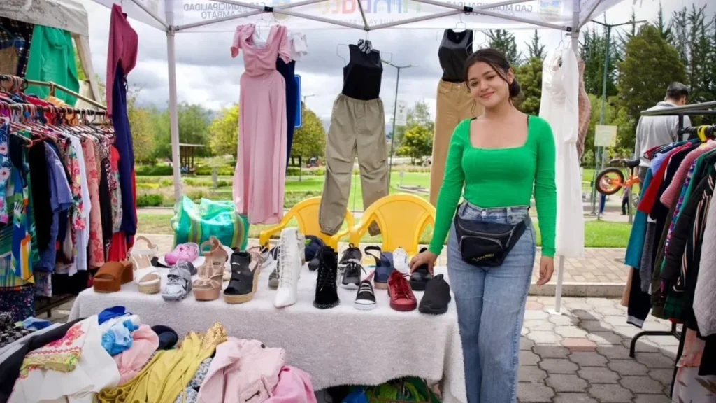 Feria de economía circular Ambato reusa y florece en la plaza del mercado Urbina