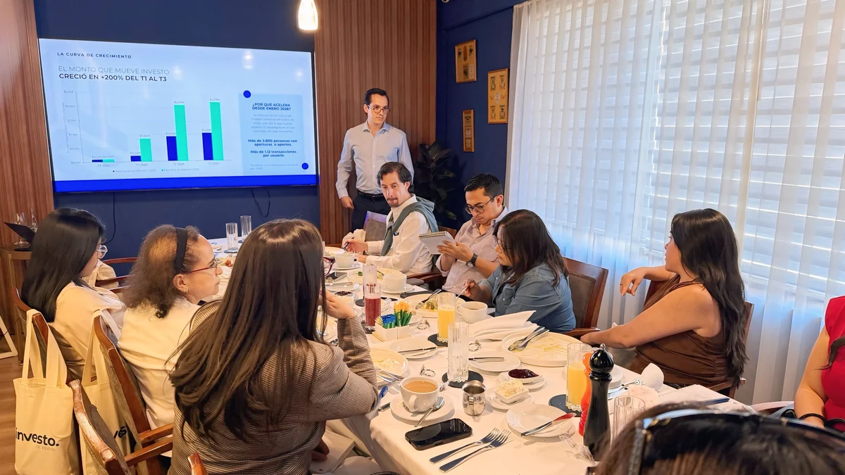Periodistas económicos durante la presentación de cifras del mercado de fondos de inversión de Fideval