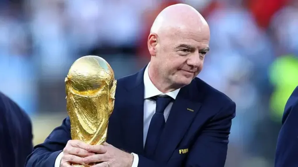 Gianni Infantino evalúa la gobernanza de la FIFA en conferencia internacional