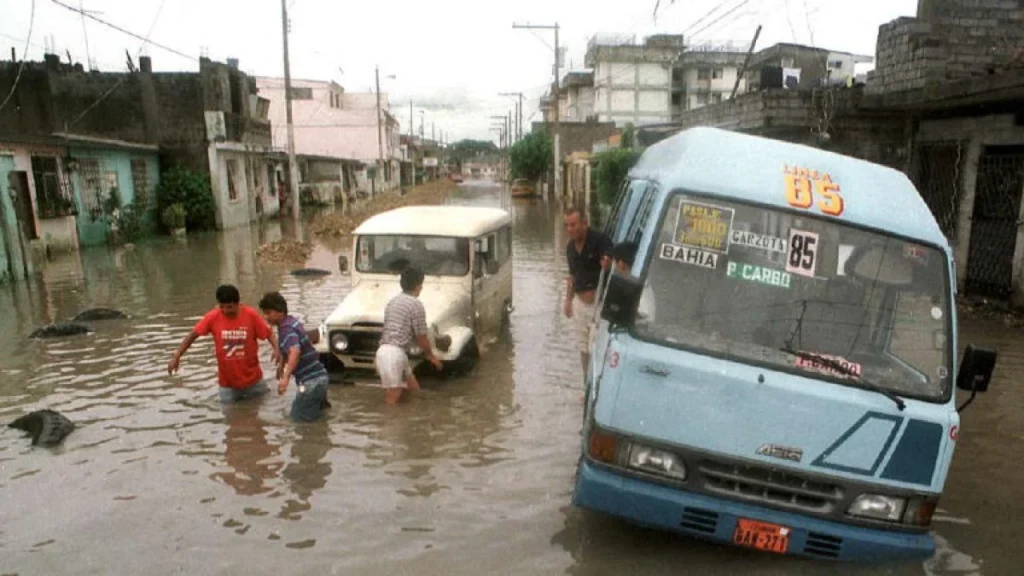 Lluvias intensas caen sobre Guayaquil por el fenómeno de El Niño
