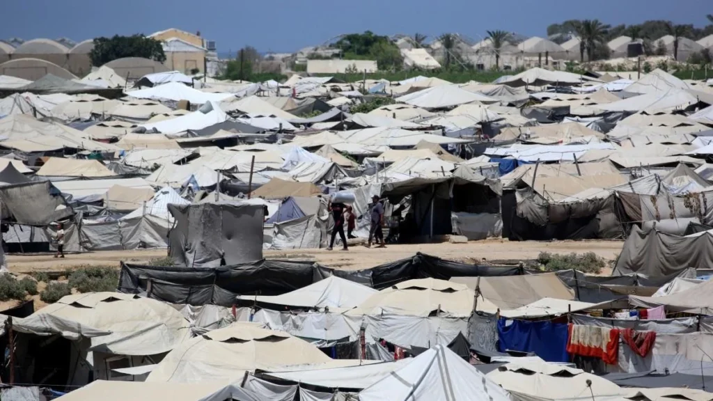 Campamentos de desplazados en condiciones de hacinamiento crítico en la Franja de Gaza