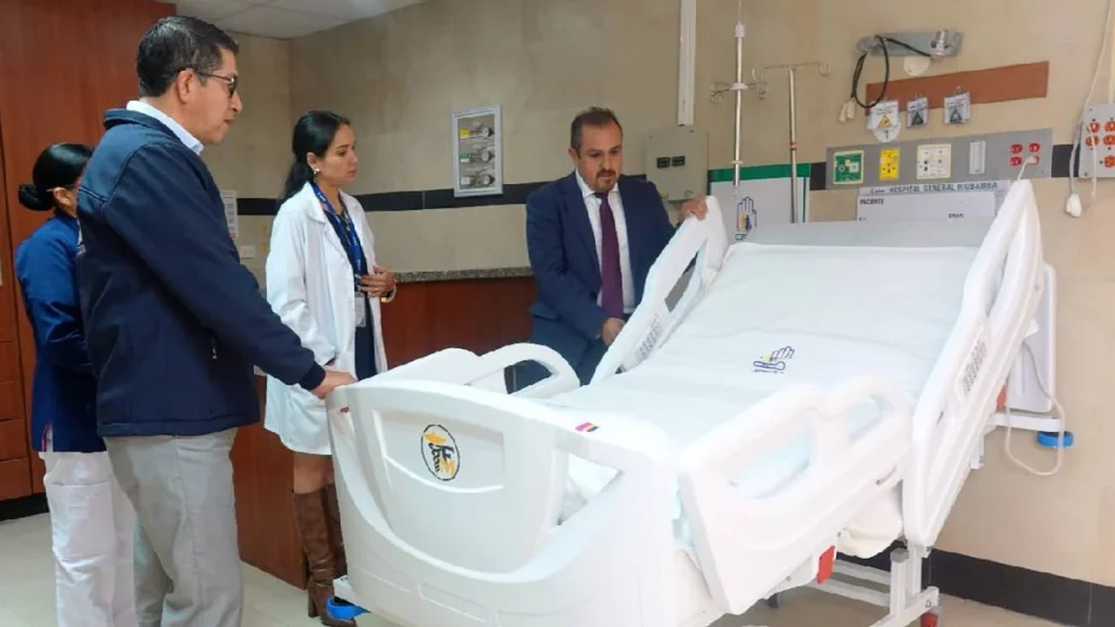 Nuevas camas hospitalarias de cinco funciones instaladas en el Hospital General Riobamba del IESS