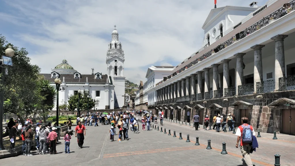 La diplomática ecuatoriana Ivonne Baki en foros internacionales