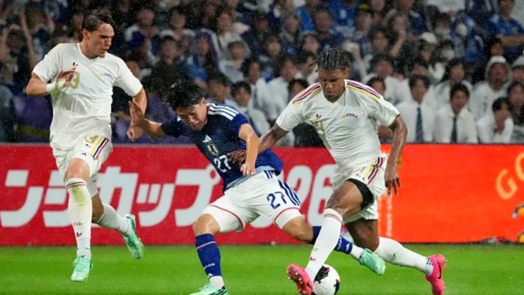 Selección de Japón celebra su triunfo ante Venezuela en Hiroshima