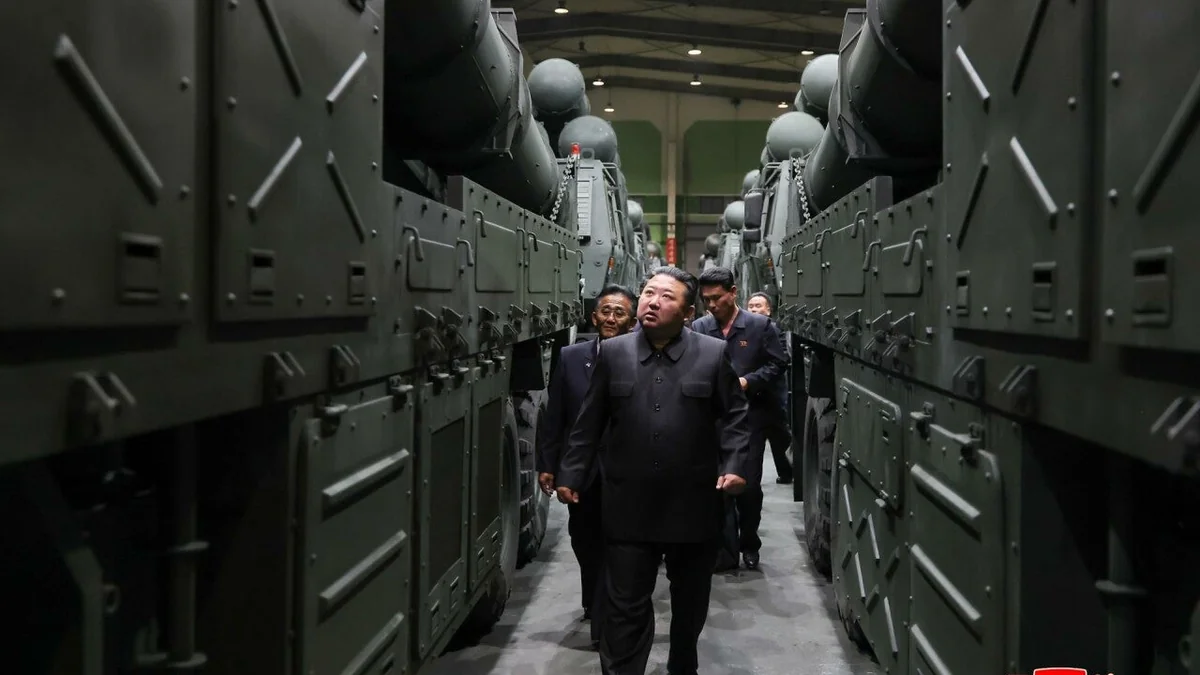 Kim Jong-un inspecciona fábricas de armas en Corea del Norte