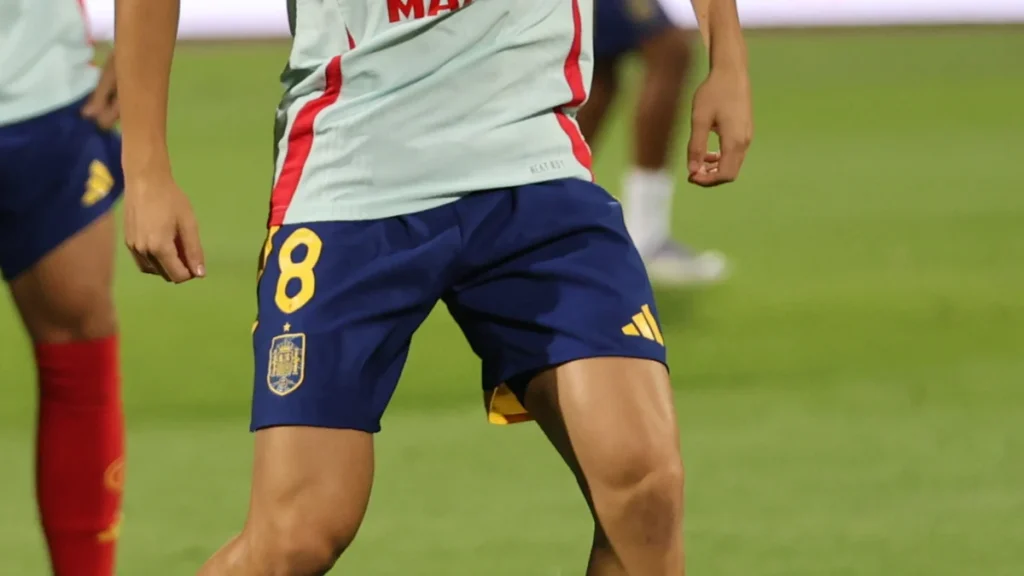 Fermín López con la camiseta de la selección de España durante un partido en 2025