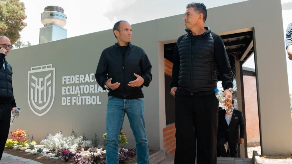Francisco Egas junto a Marcelo Gallardo, nuevo entrenador de la selección de Ecuador
