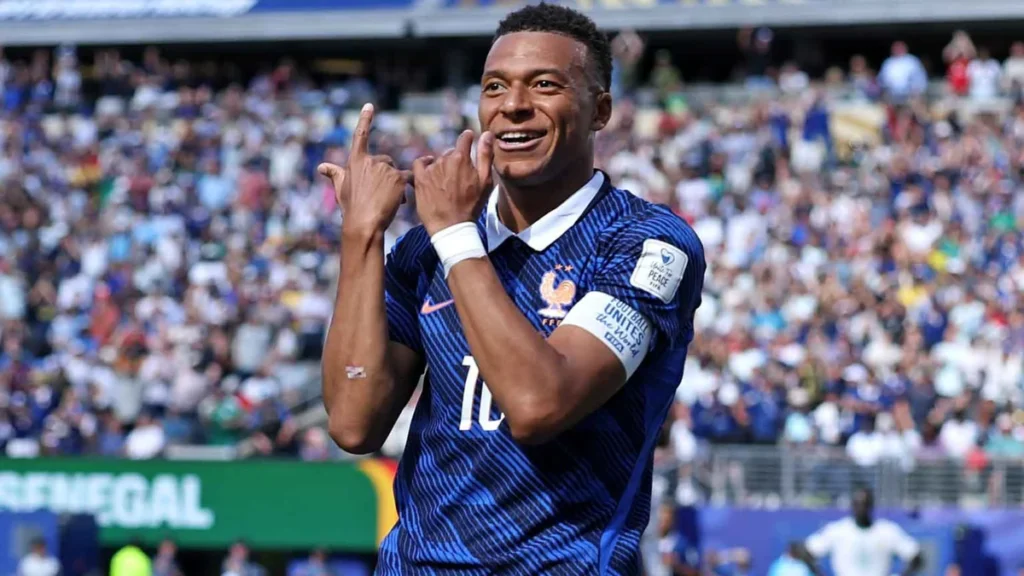Kylian Mbappé con la camiseta de la selección de Francia
