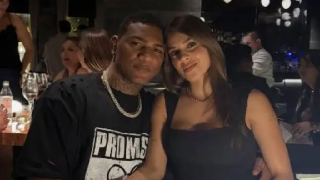 El peleador ecuatoriano de UFC Michael Morales en una conferencia de prensa deportiva