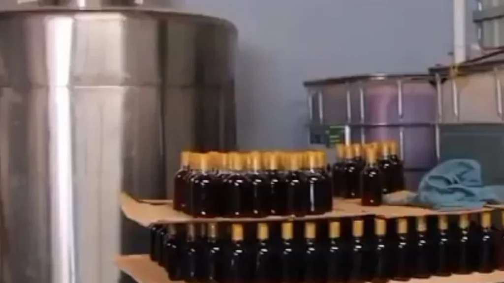 Militares incautan tanques en fábrica de licor adulterado en Quito