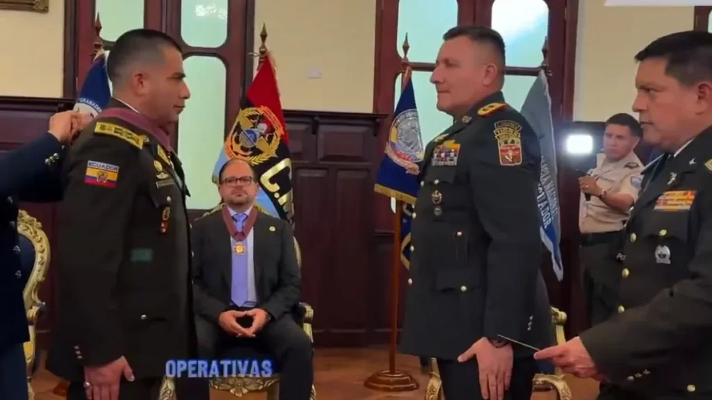 Ceremonia de condecoración policial en el Palacio de Carondelet
