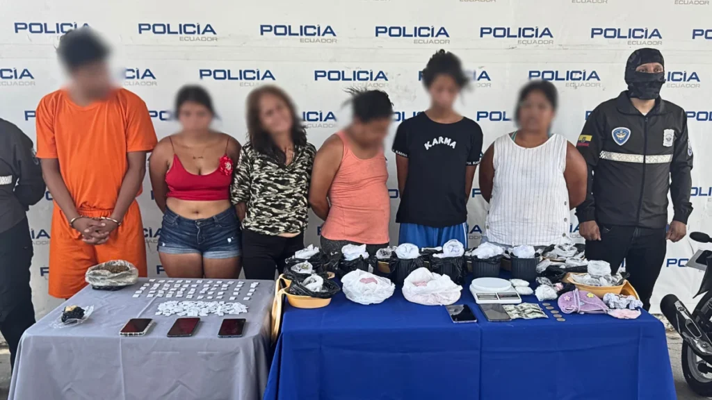 Evidencias de droga en tarrinas de comida incautadas por la Policía en Santa Rosa