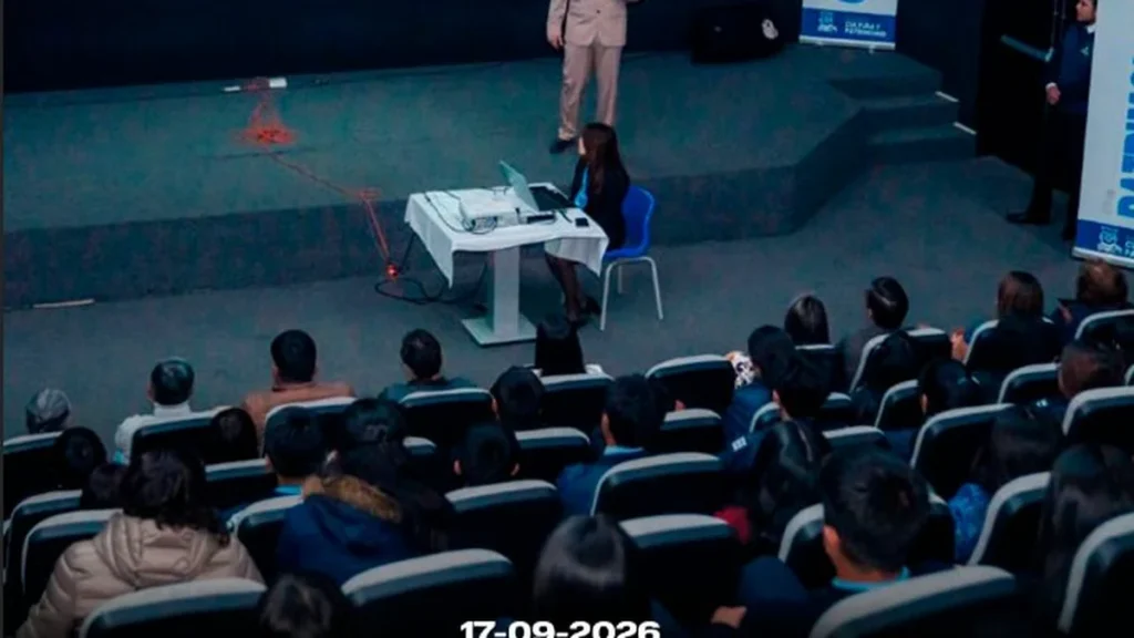Cine foro sobre salud mental y prevencion del suicidio organizado por el Patronato Municipal de Latacunga