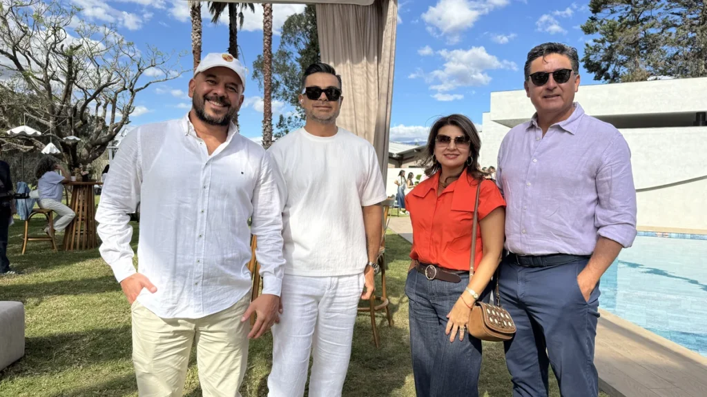 Celebración y obras del proyecto residencial ZENZ en Cumbayá