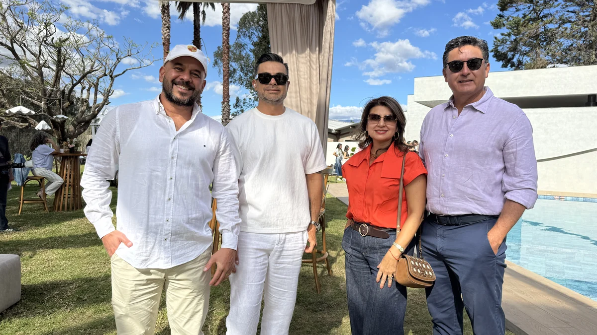 Celebración y obras del proyecto residencial ZENZ en Cumbayá