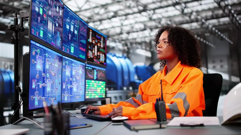 Ejecutivos analizando datos digitales y métricas de operaciones empresariales