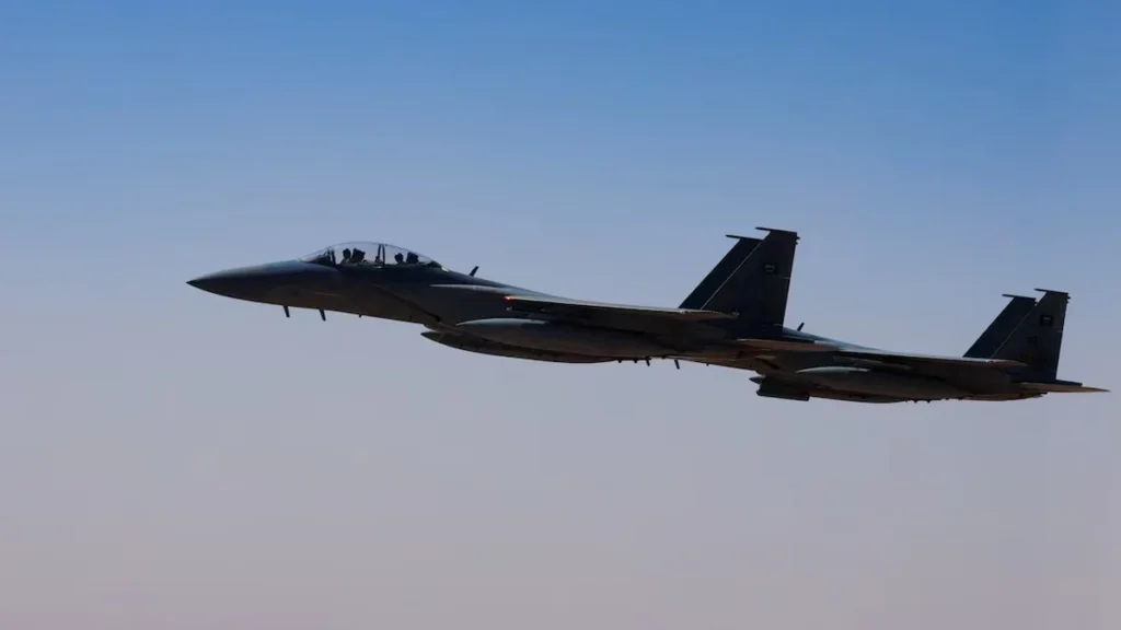 Avión cisterna Voyager de la Real Fuerza Aérea británica durante una operación de reabastecimiento en vuelo