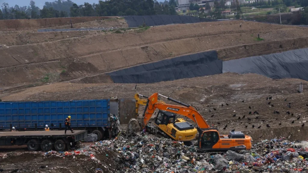 Vista del relleno sanitario El Inga en Quito