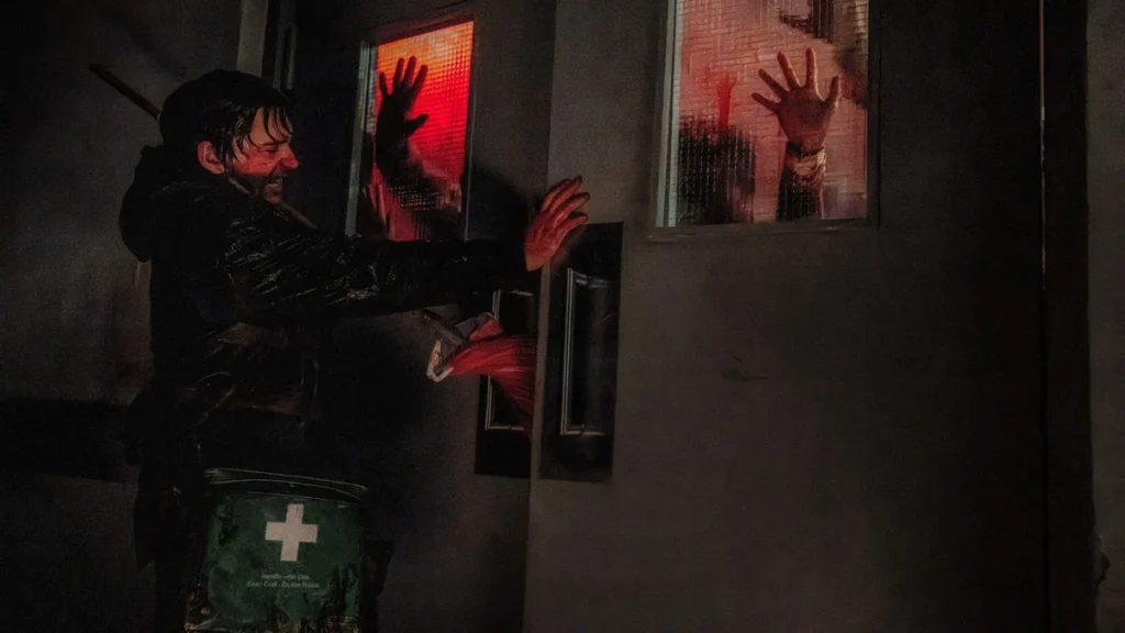 Escena de la película Resident Evil: Noche Cero ambientada en Raccoon City