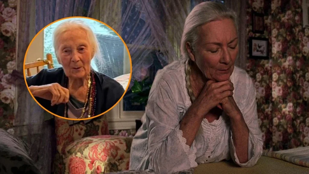 La actriz Rosemary Harris durante una ceremonia de premiación en el teatro