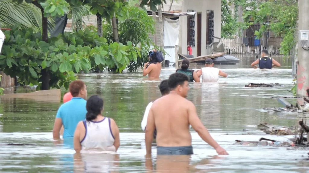 Labores de limpieza en cauces de ríos de Manabí como prevención ante el fenómeno de El Niño