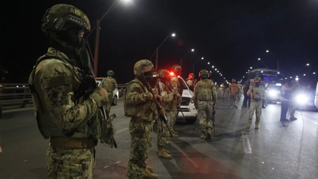 Operativo policial durante el toque de queda en Machala y Pasaje