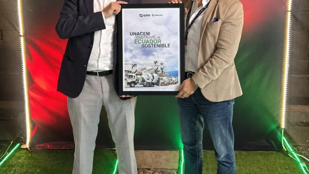 Representantes de UNACEM Ecuador y Selvalegre reciben premio en Habitar Espacios Sostenibles 2026