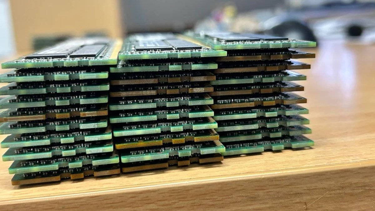 Encuentran 2 TB de memoria RAM en un garaje y descubren su alto valor