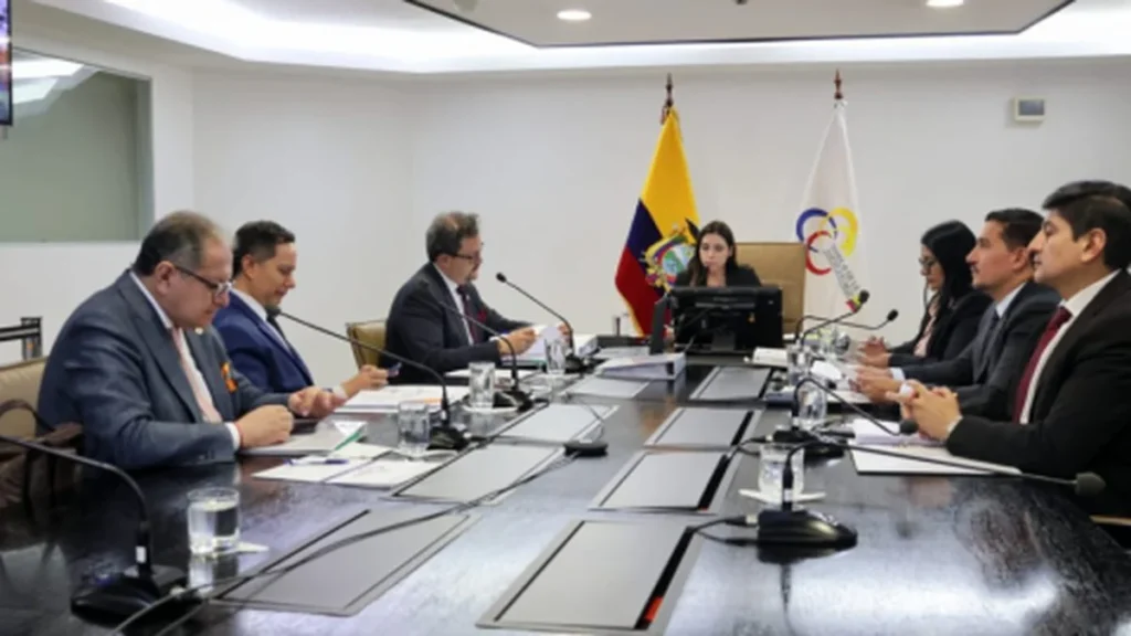 Fachada de un complejo judicial en Quito relacionado con la Judicatura