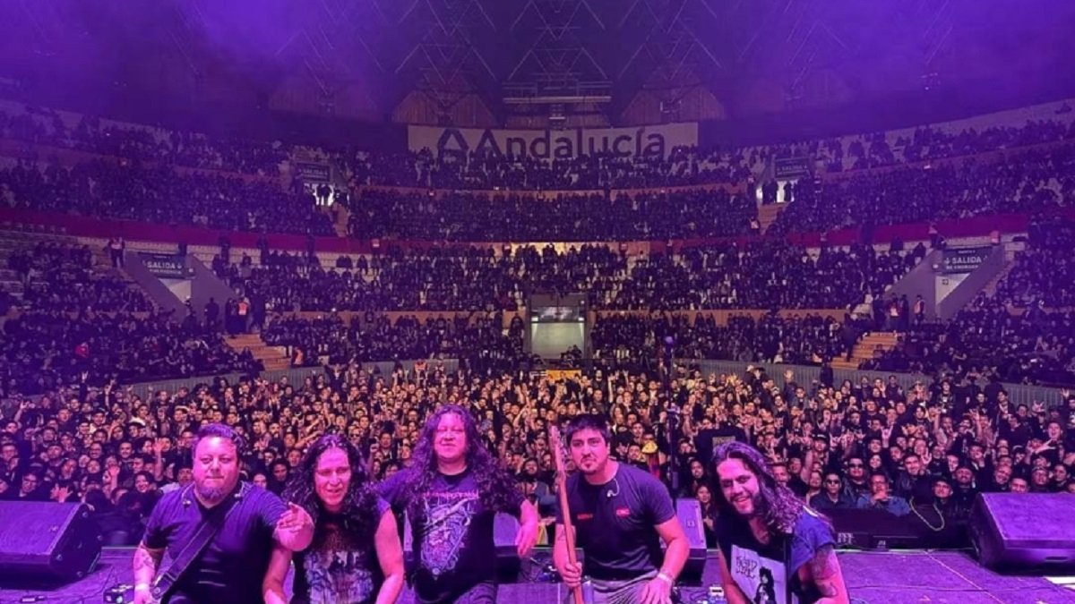 Bandas de rock ecuatoriano en presentación en vivo