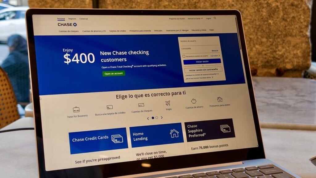 Agentes de IA operan en cuentas bancarias y alertan al sector financiero