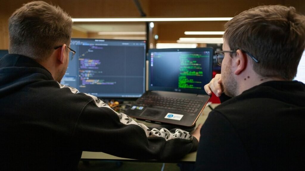Anthropic revela el impacto de la IA en la reducción de empleo júnior al 9%