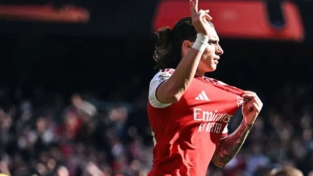 Futbolistas del Arsenal FC celebrando la remontada ante Leeds en el Emirates Stadium