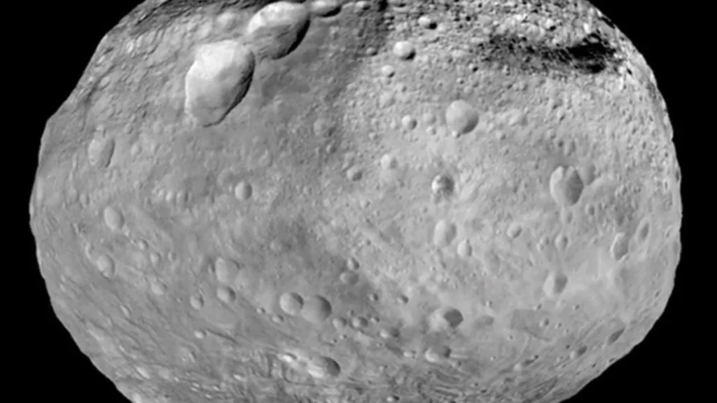 Imagen astronómica del asteroide 4 Vesta captada por la sonda Dawn de la NASA