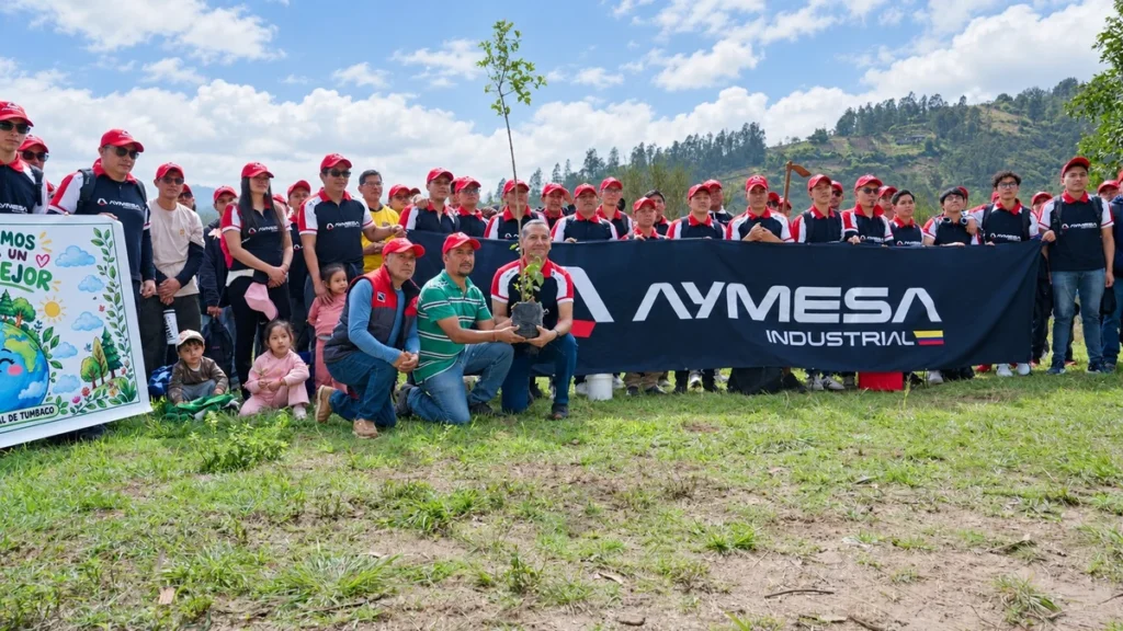 Voluntarios de Aymesa Industrial plantan árboles nativos en el Ilaló