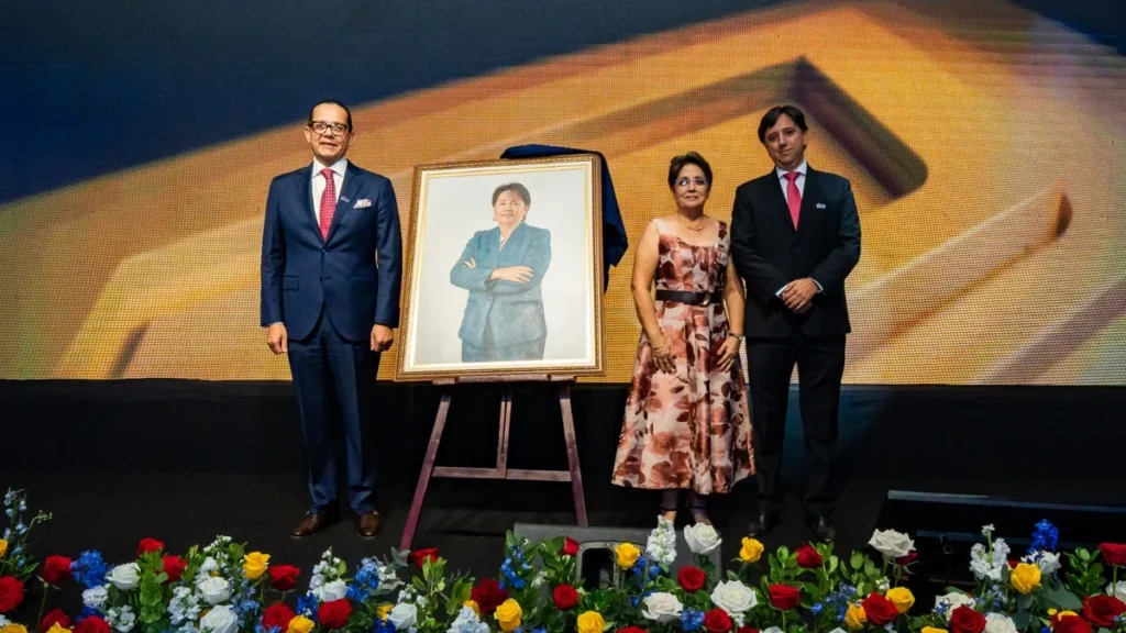 Lanzamiento de identidad corporativa en aniversario de Bolsa de Valores