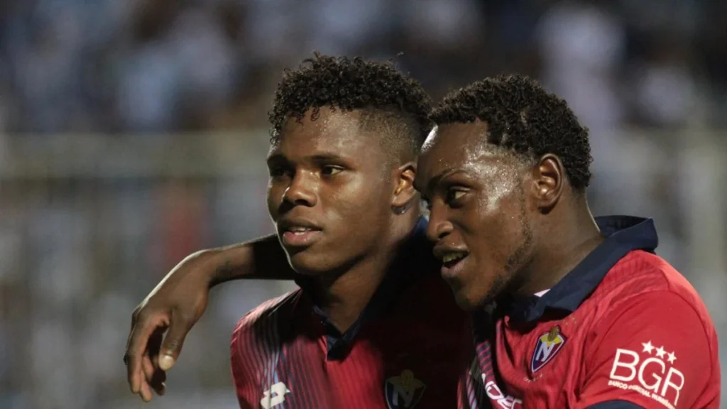 Bryan de Jesús en acción en partido oficial