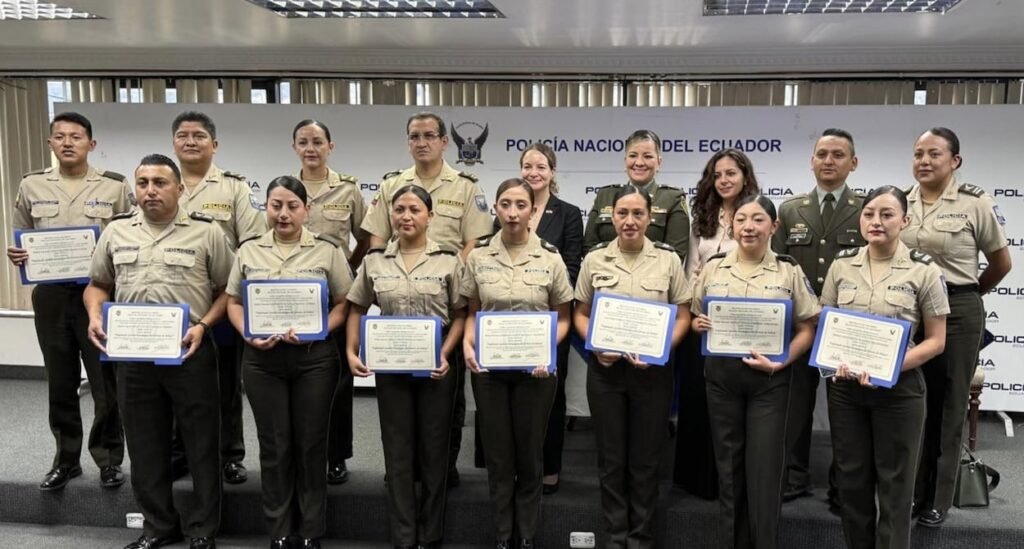 Estados Unidos capacitó a 86 policías ecuatorianos para reforzar la lucha antinarcóticos y seguridad