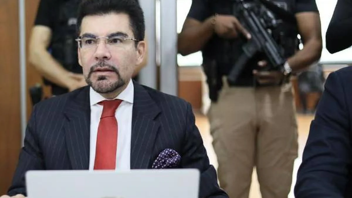 Fiscal general encargado Carlos Alarcón durante una comparecencia pública