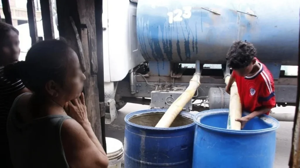 Crisis de agua potable y distribución en tanqueros en Durán