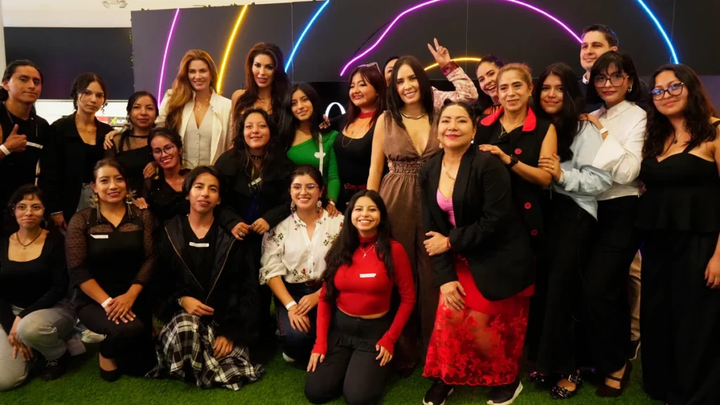Estudiantes y jurado de Condado Fashion Project en Quito
