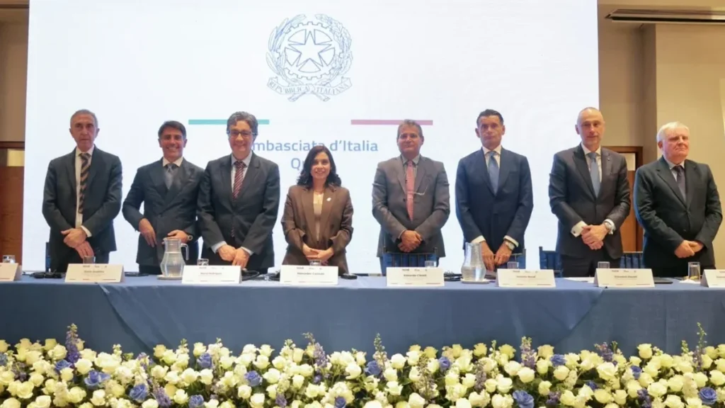 Autoridades judiciales de Ecuador e Italia firmando convenio de cooperación antimafia