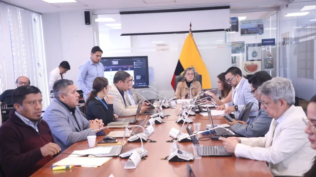 Sillas vacías en la Comisión de Fiscalización tras inasistencia de la Judicatura