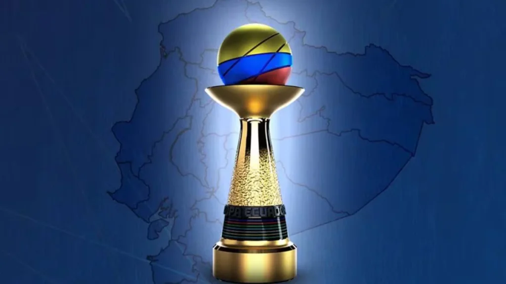 Balón y trofeo de la Copa Ecuador para semifinales