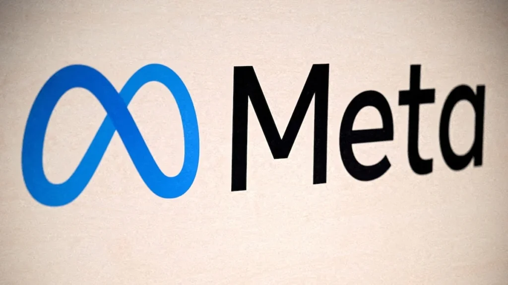 Edificio corporativo y logotipo de Meta en París frente al Palacio de Justicia