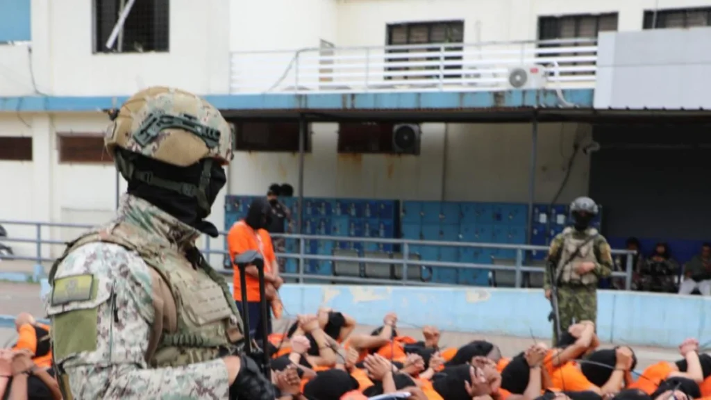 Pabellón penitenciario con efectivos militares y policiales en operativo de control
