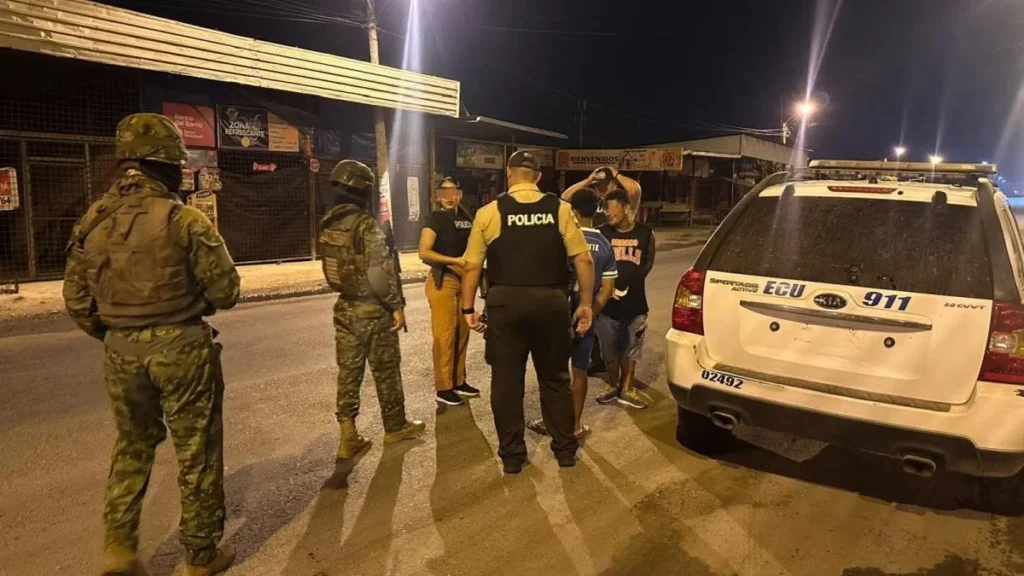 Presidente Daniel Noboa en rueda de prensa sobre medidas de seguridad en el Palacio de Carondelet